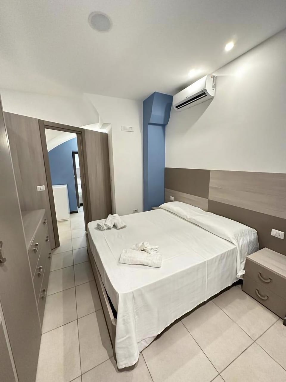 Bed, Photo of the whole room, Bedroom, towels, wardrobe, air conditioner
