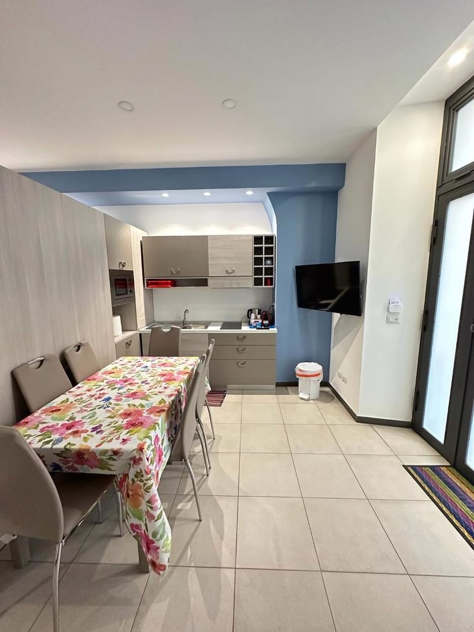 TV and multimedia, Kitchen or kitchenette, Living room, Seating area, Dining area, minibar, pet friendly, stove