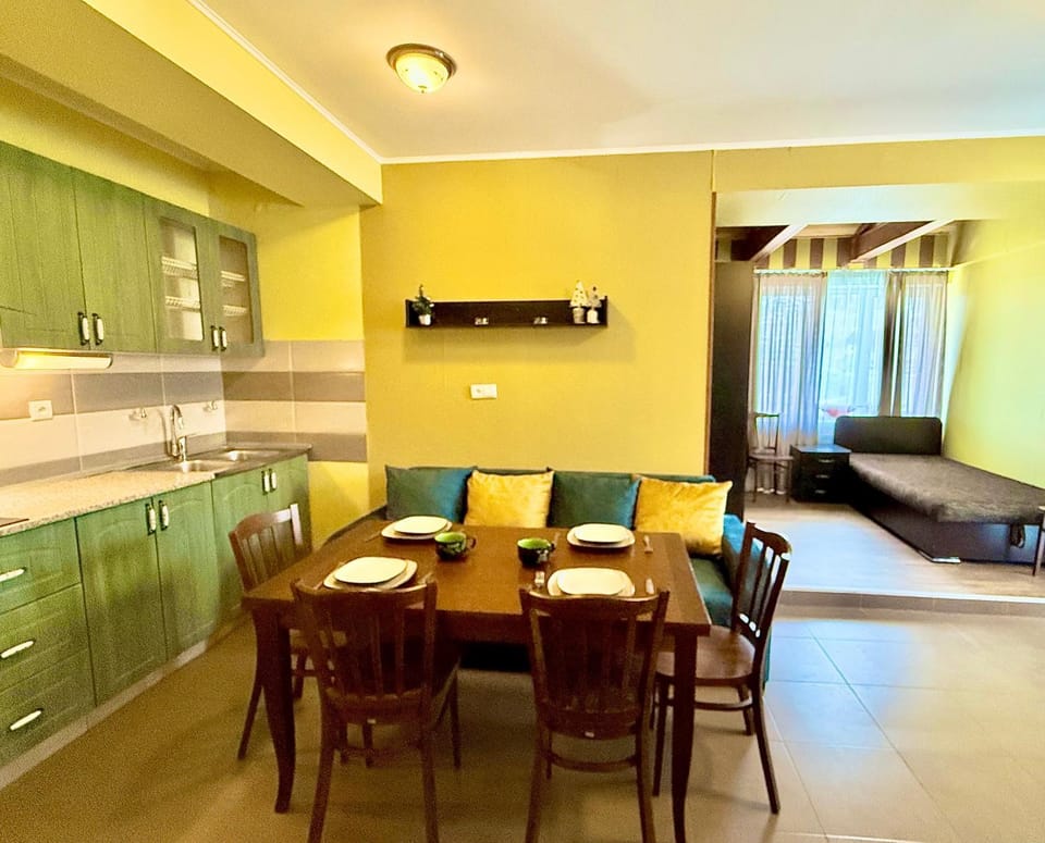 Kitchen or kitchenette, Living room, Seating area, Dining area