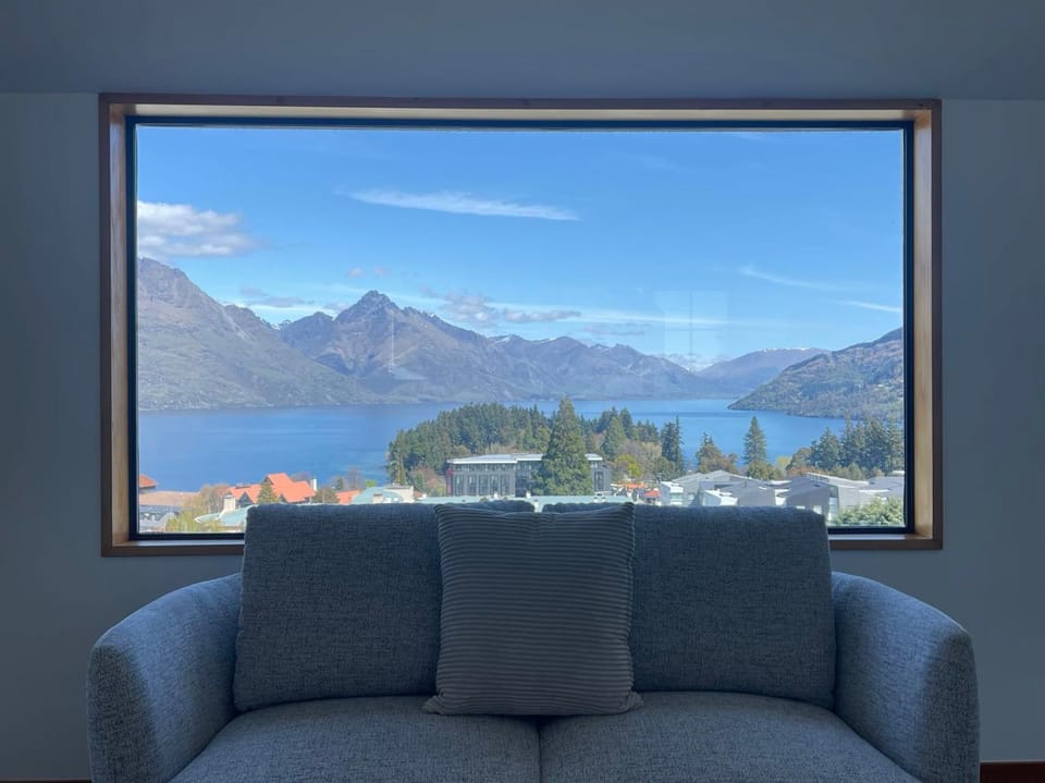 Nearby landmark, Natural landscape, Living room, Seating area, Lake view, Mountain view