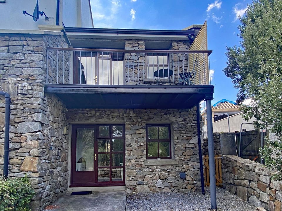 Property building, Facade/entrance, Balcony/Terrace