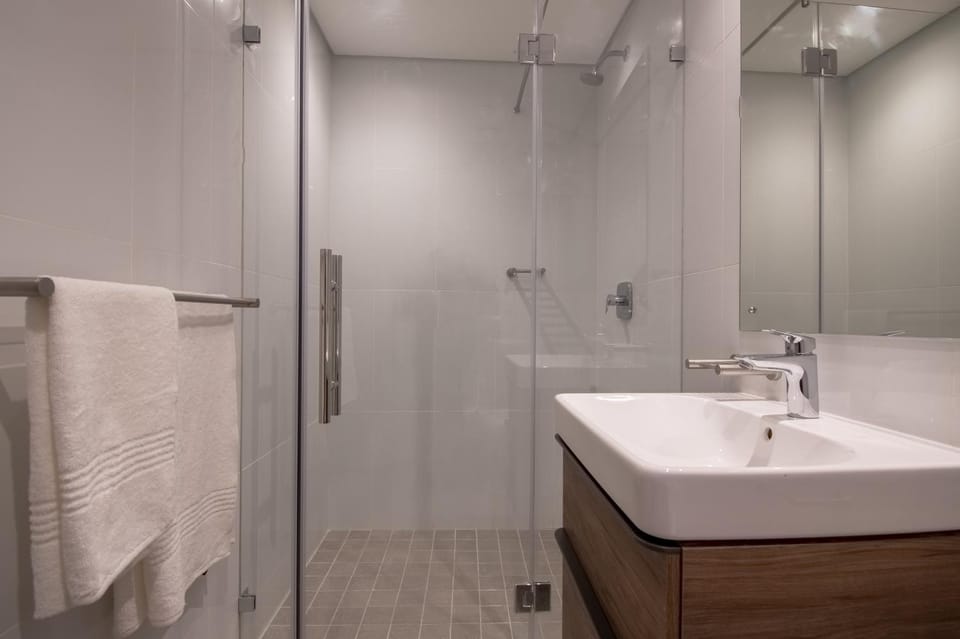 Shower, Bathroom, towels