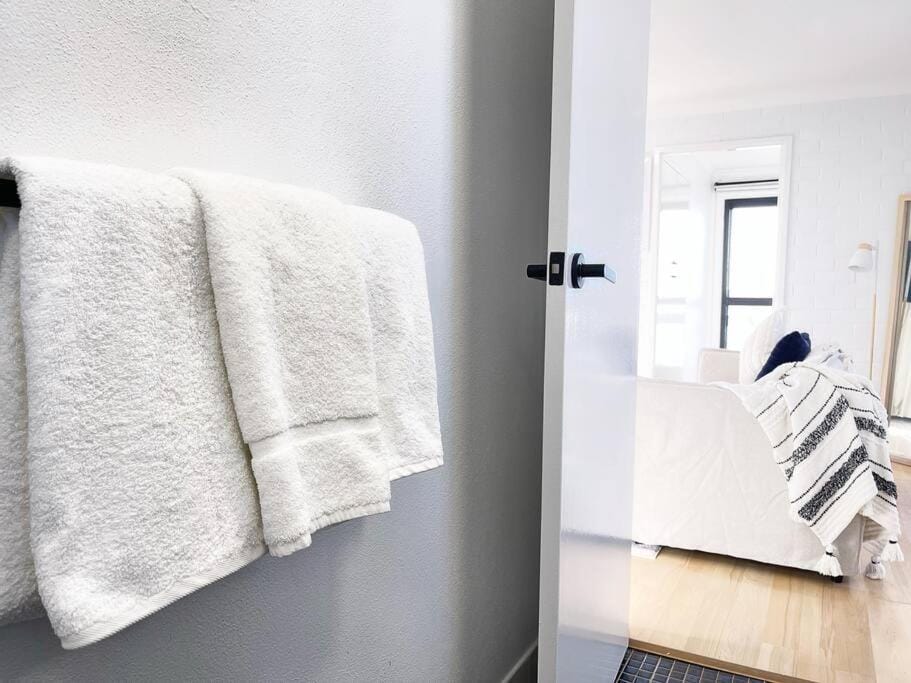 The Shoreline - Absolute Beachfront 2BR Batehaven Apartment in Batemans Bay