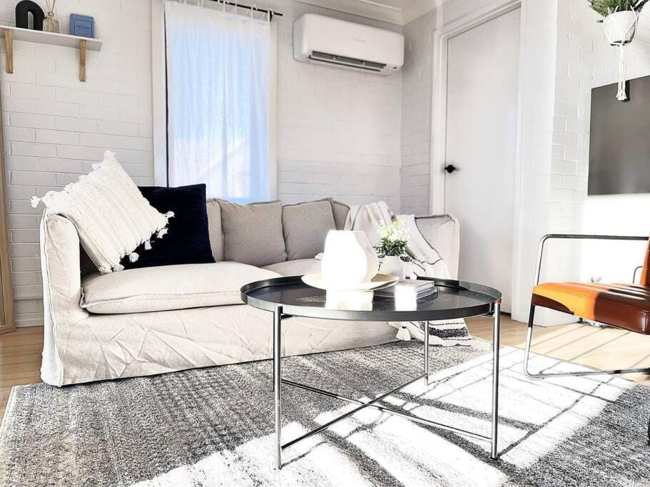 The Shoreline - Absolute Beachfront 2BR Batehaven Apartment in Batemans Bay