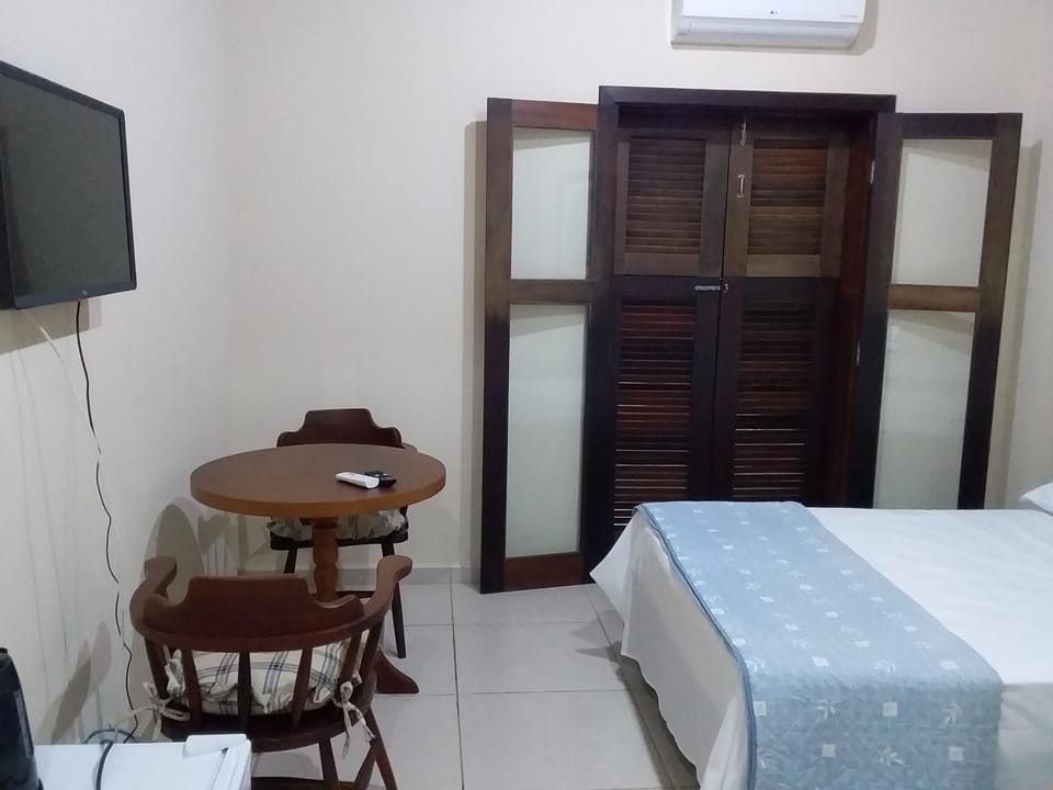 Bed, TV and multimedia, Balcony/Terrace, Photo of the whole room, Seating area, Bedroom, hair dresser, locker, air conditioner