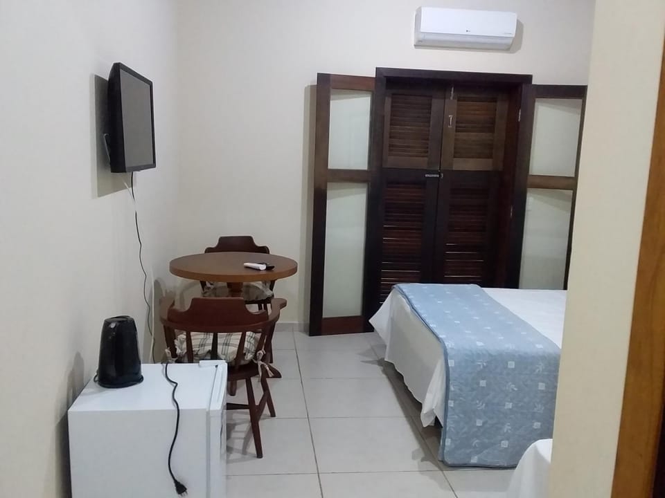 Bed, TV and multimedia, Photo of the whole room, Seating area, Bedroom, Family, hair dresser, locker, air conditioner