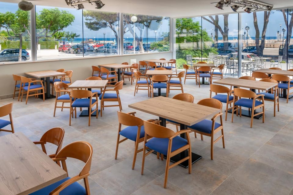 Lounge or bar
