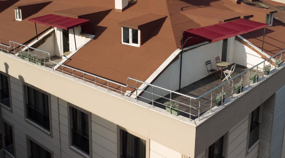 Property building, Day, View (from property/room), Balcony/Terrace, City view
