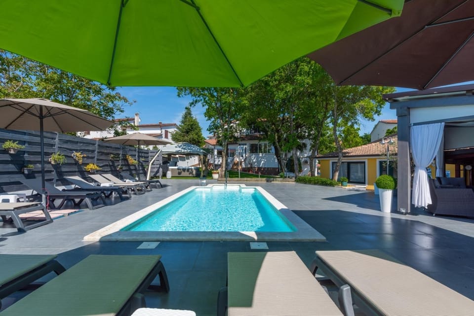 Swimming pool