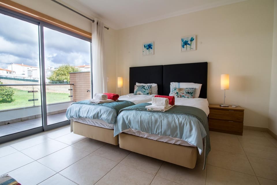 Bed, Balcony/Terrace, Bedroom, towels