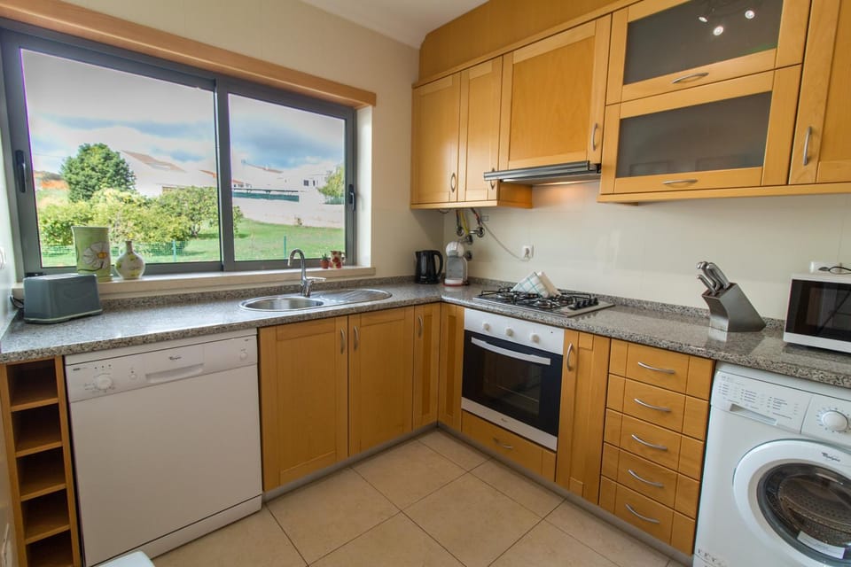 Coffee/tea facilities, Kitchen or kitchenette, dishwasher, minibar, oven, pet friendly, stove, toaster, washing machine