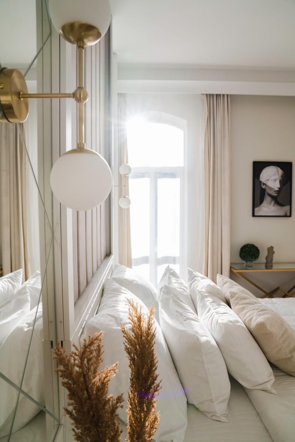 Photo of the whole room, Bedroom