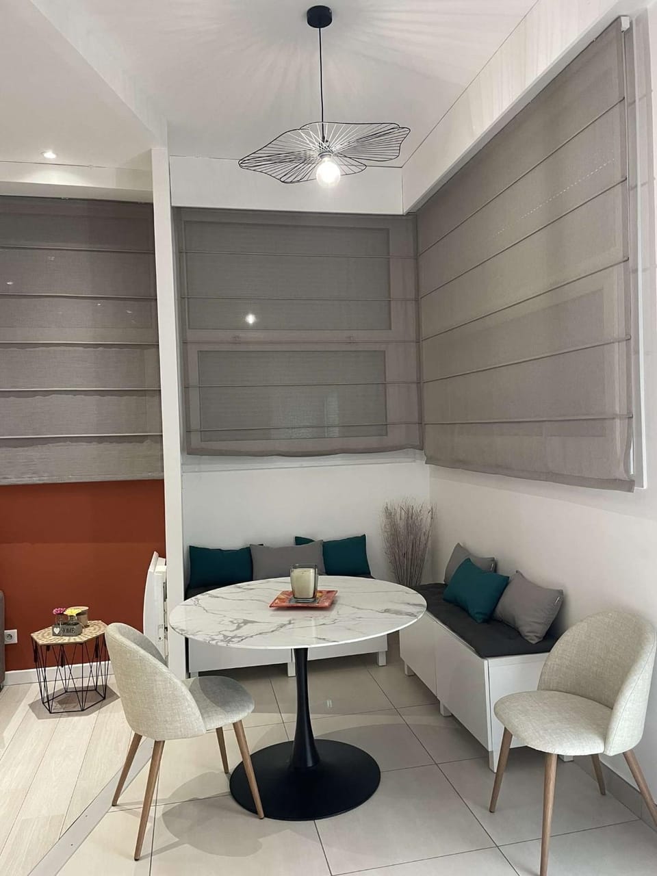 Seating area, Dining area