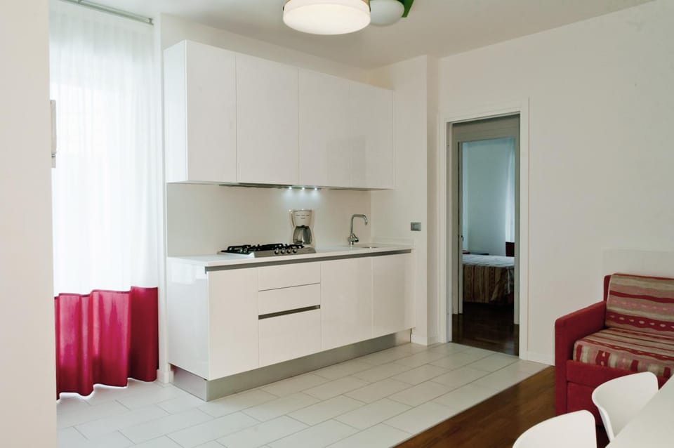 Kitchen or kitchenette, Living room, Seating area, Dining area, stove