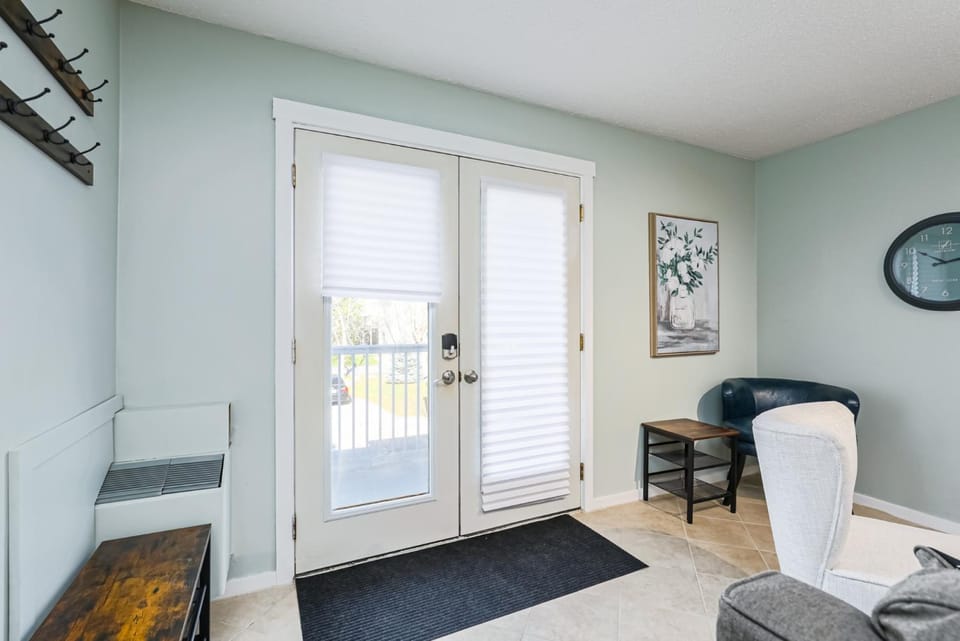 Facade/entrance, Living room, Seating area