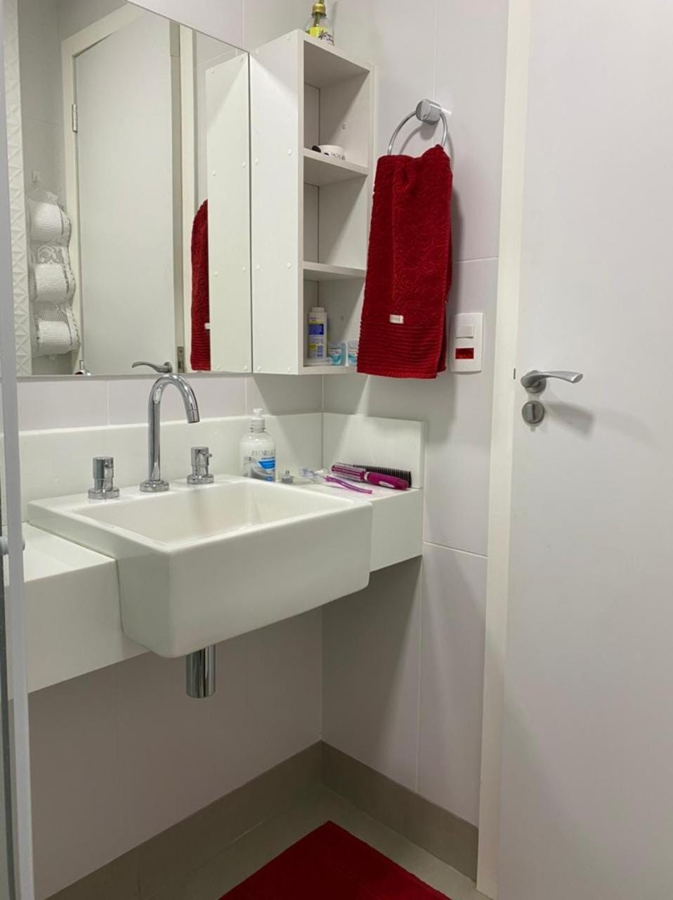 Bathroom, towels
