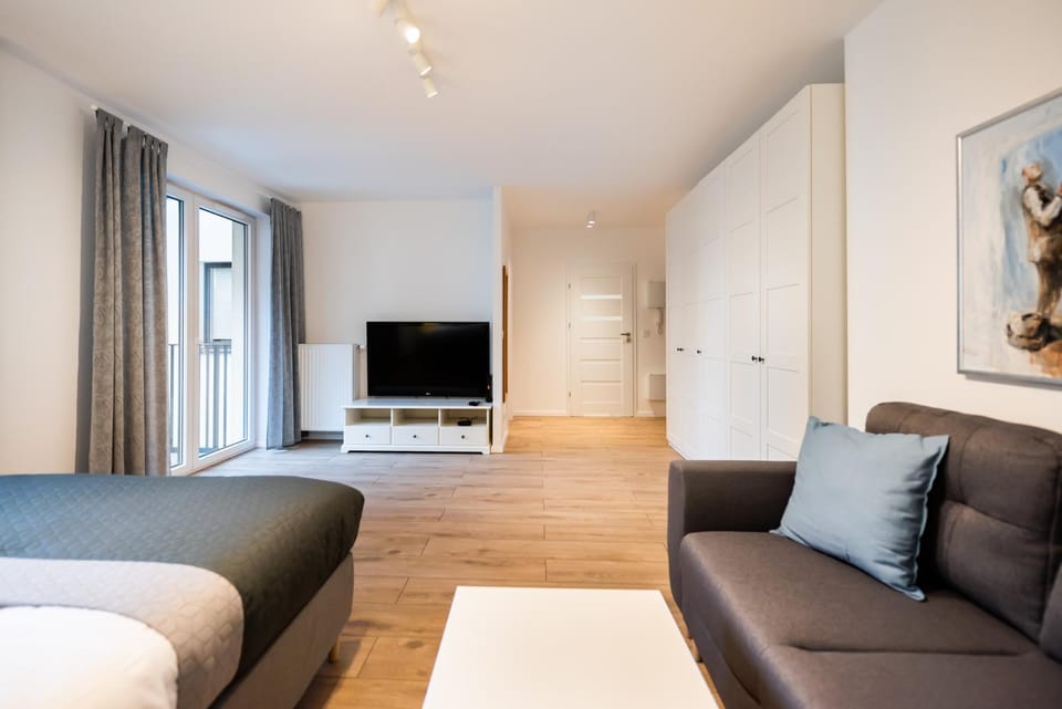 TV and multimedia, Living room, Seating area, Evening entertainment