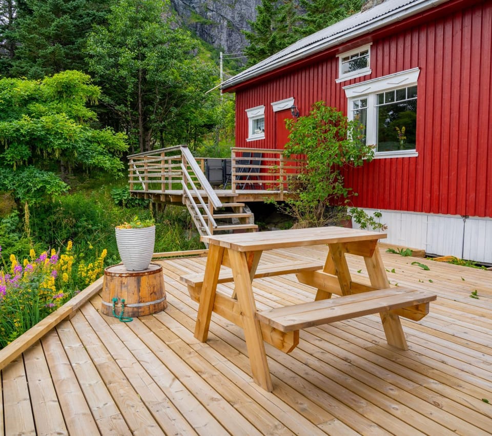 Property building, Facade/entrance, View (from property/room)