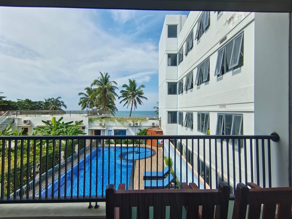 Balcony/Terrace, Pool view, Swimming pool, sunbed