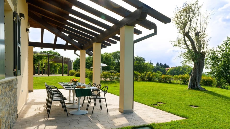 VILLA PERGOLA 8, Emma Villas Villa in Emilia-Romagna