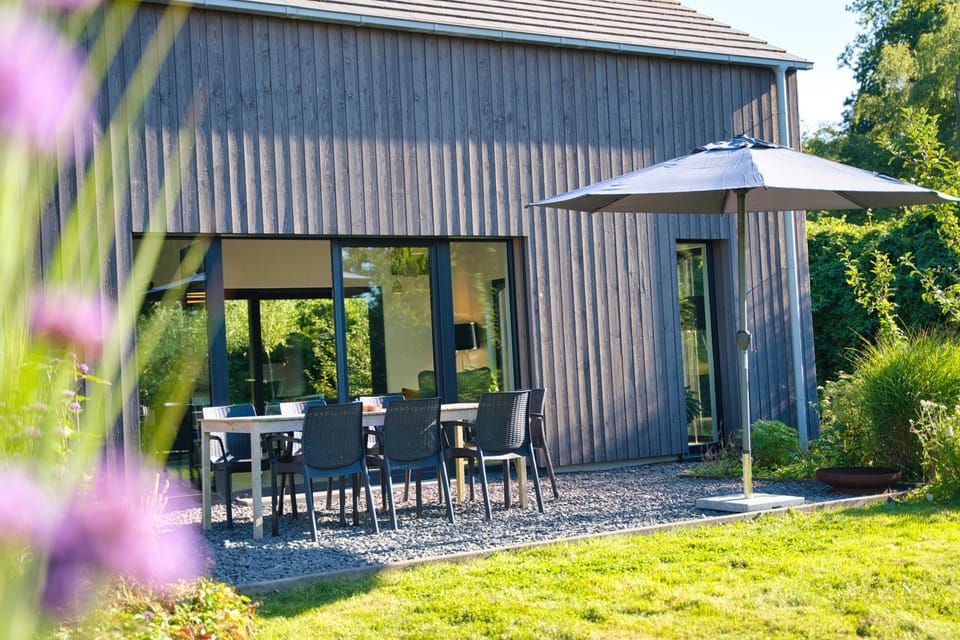 Property building, Patio, Day, Garden, Seating area, Dining area, Garden view