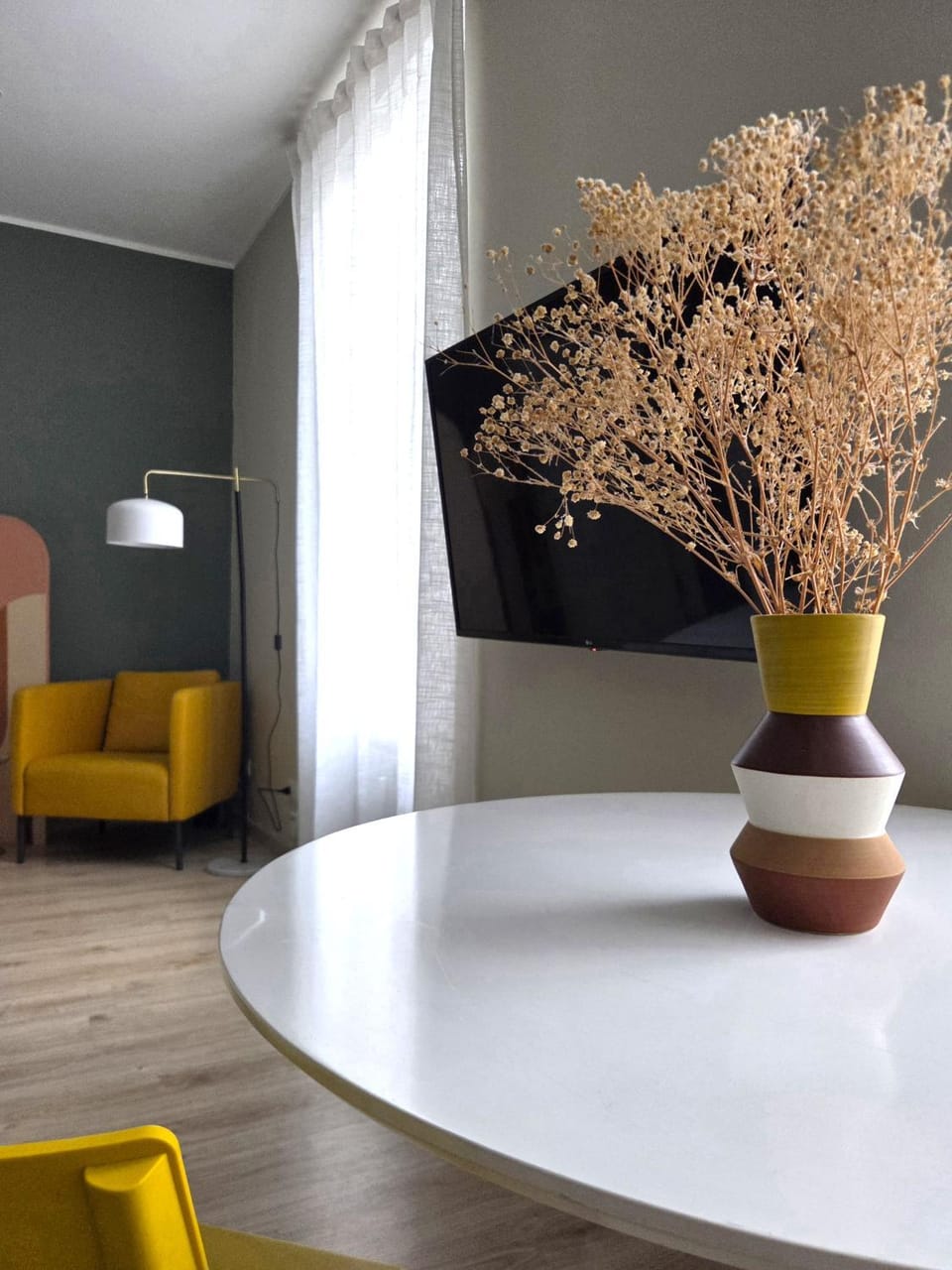 Living room, Seating area, Dining area