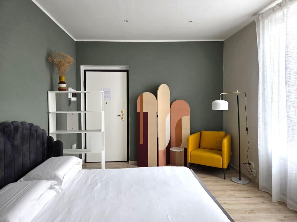 Bed, Photo of the whole room, Seating area