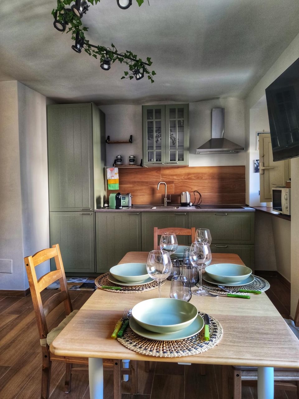 Kitchen or kitchenette, Dining area, minibar