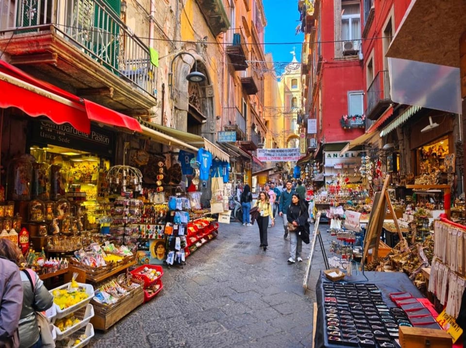 Nearby landmark, People, On-site shops, City view, Street view, Shopping Area, Location