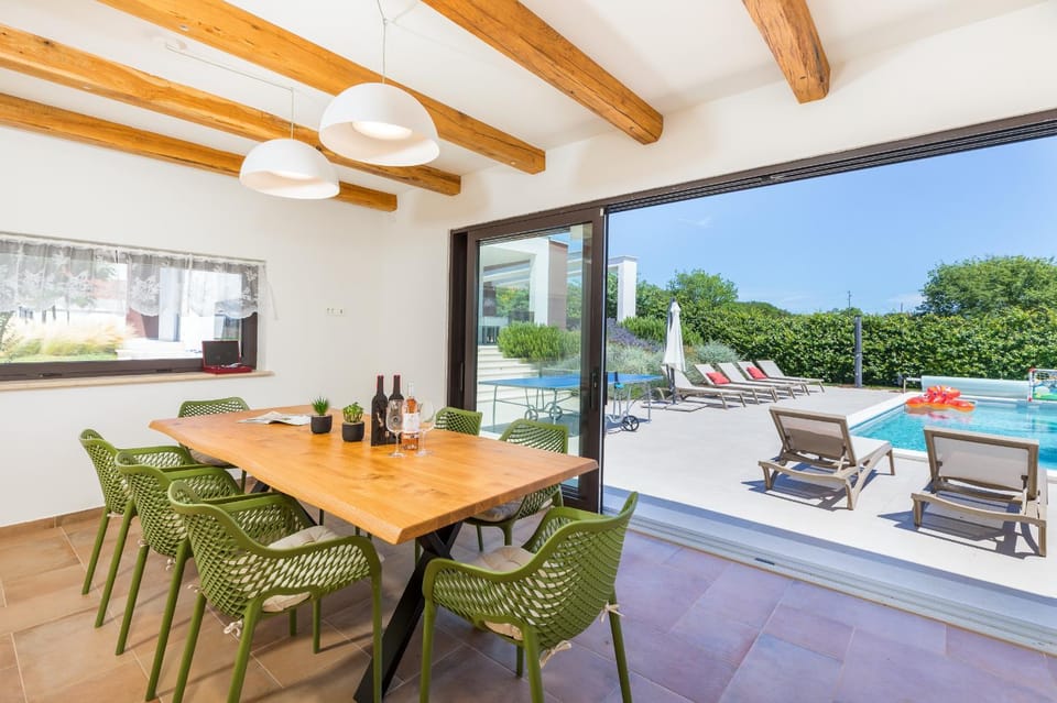 Patio, Day, Balcony/Terrace, Dining area, Pool view, sunbed