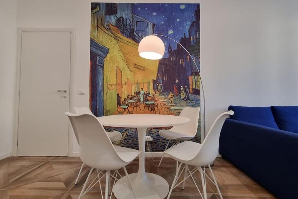 Decorative detail, Seating area, Dining area