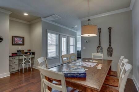 Twin Belmont Homes w 8 King Rooms 4 Living Rooms Sleep Up to 24 Guests Walk to Belmont & Vanderbilt Near Music Row The Gulch & 12 South 2 miles to Broadway Smart TVs Parking 24 Hr Hospitality House in Nashville