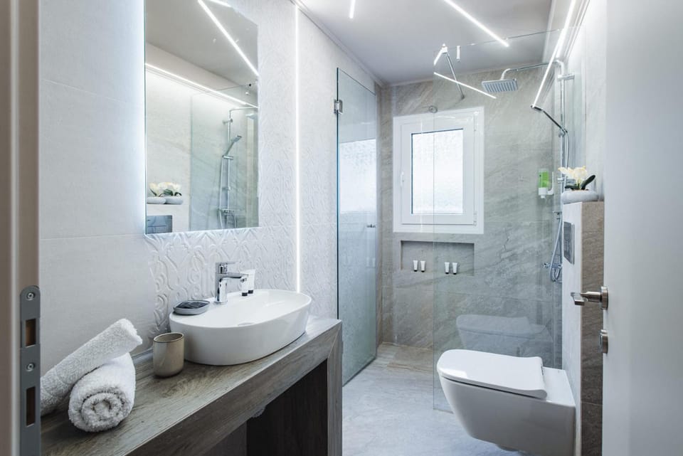 Shower, Toilet, Bathroom