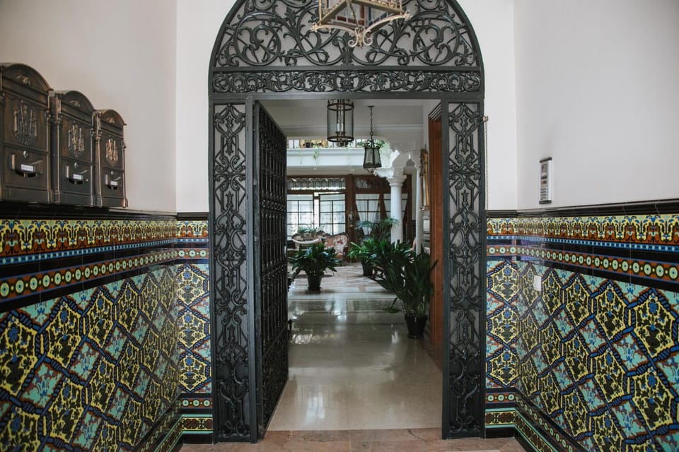 Facade/entrance