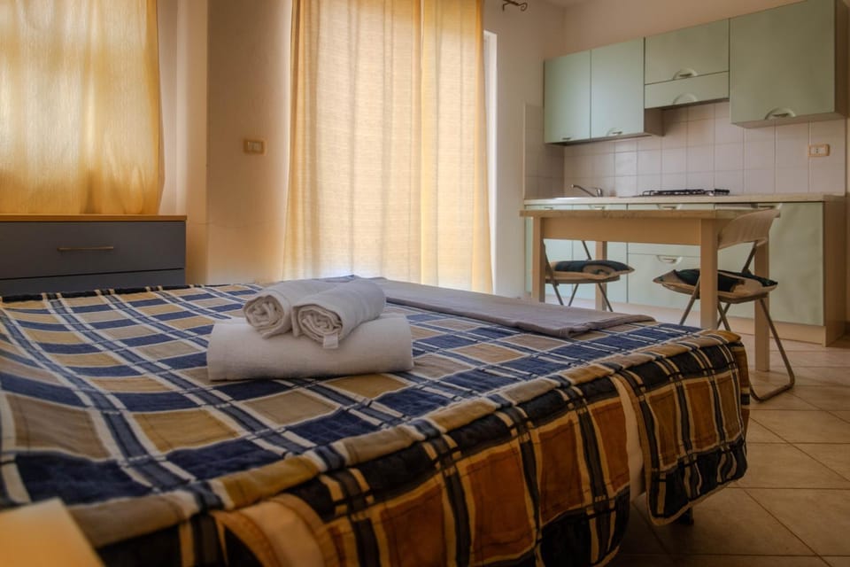Bed, Kitchen or kitchenette, Photo of the whole room
