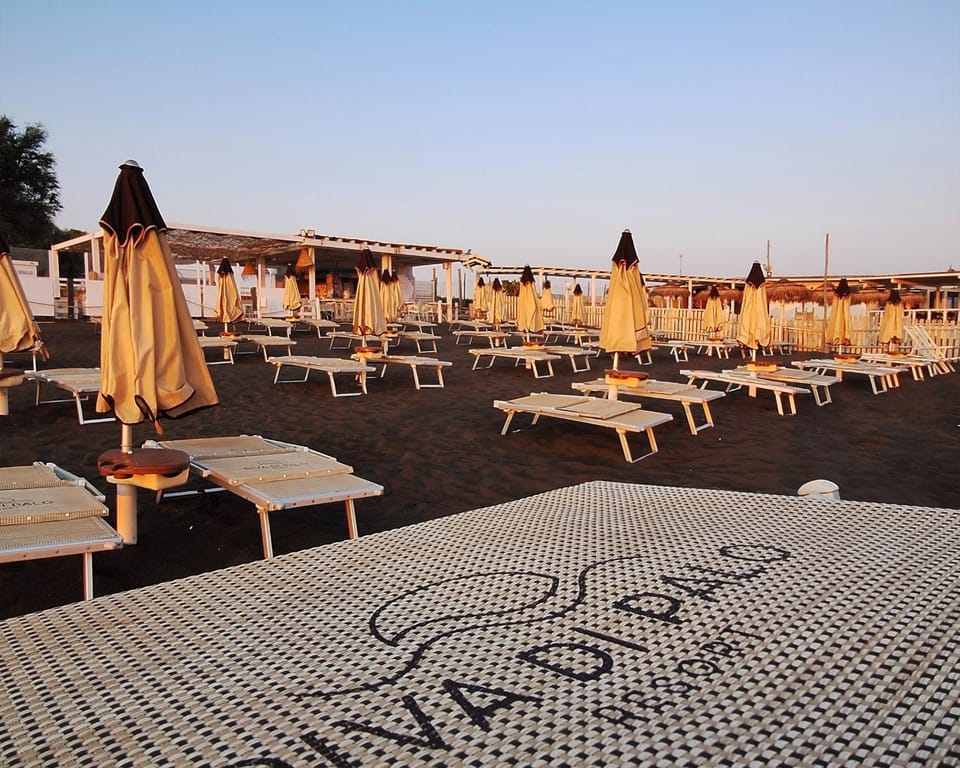 Property building, Restaurant/places to eat, Beach