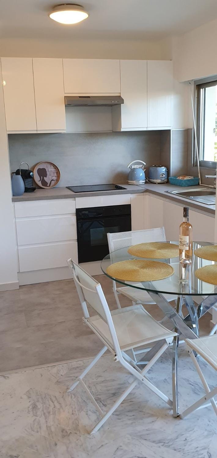 Centre Cannes gd 2p terrasse parking 10mn palais plage Apartment in Cannes