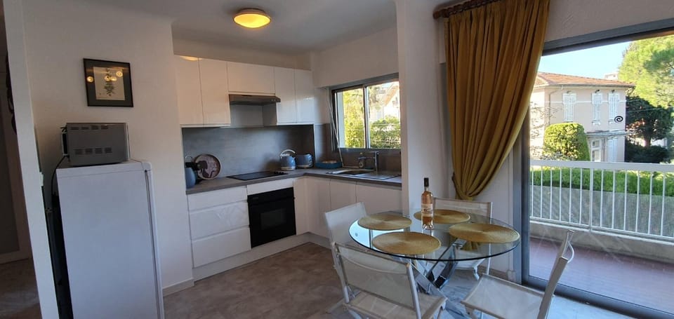 Centre Cannes gd 2p terrasse parking 10mn palais plage Apartment in Cannes