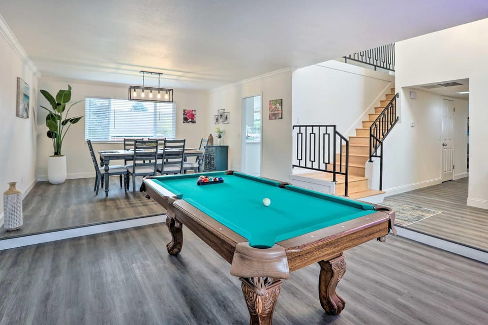 Relax Fireside and Play Pool! Home 4 Mi to Dtwn Reno House in Reno