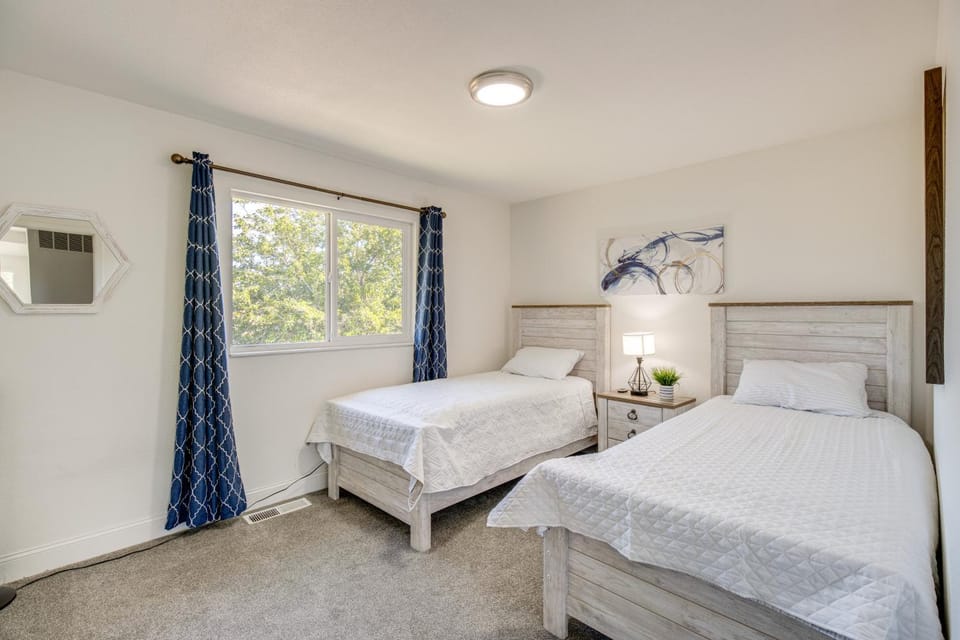 Relax Fireside and Play Pool! Home 4 Mi to Dtwn Reno House in Reno