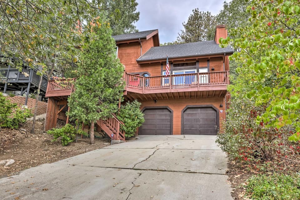 Lovely Lake Arrowhead Cabin w/ Furnished Deck Cabin in Lake Arrowhead