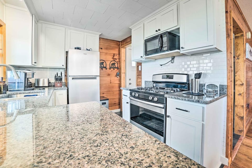 Houghton Lake Cottage w/ New Private Deck! House in Prudenville