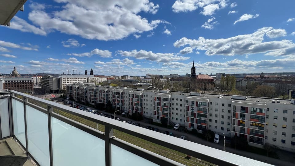 View (from property/room), Balcony/Terrace, City view