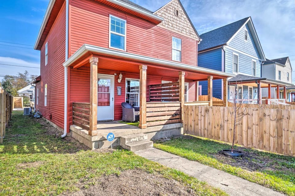 Pet-Friendly Indianapolis Townhome w/ Yard! House in Indianapolis