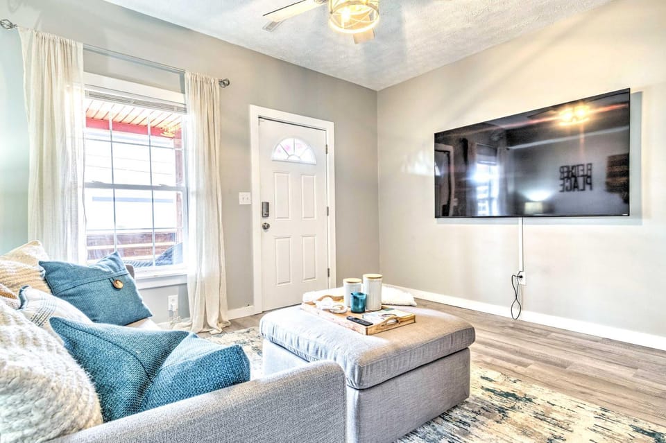 Pet-Friendly Indianapolis Townhome w/ Yard! House in Indianapolis