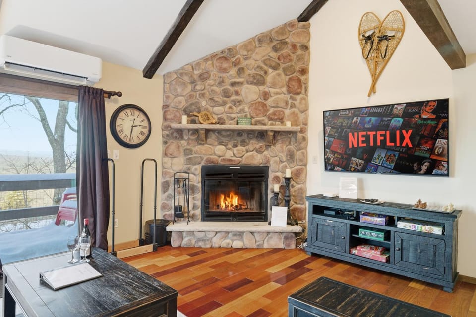 Cozy Camelback, Pocono Retreat w/ Mountain Views! House in Pocono Mountains