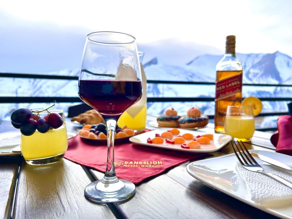 Balcony/Terrace, Food and drinks, Mountain view, Drinks