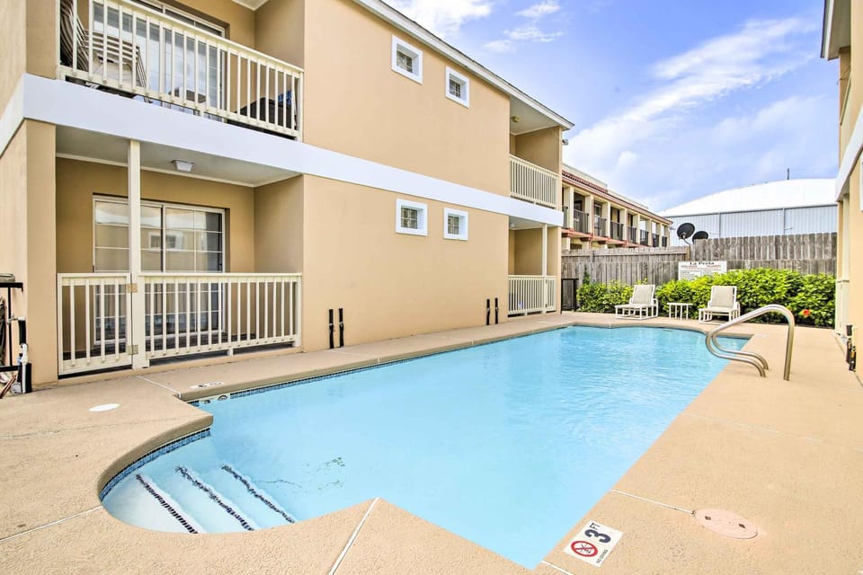 South Padre Island Getaway - Newly Renovated! House in South Padre Island