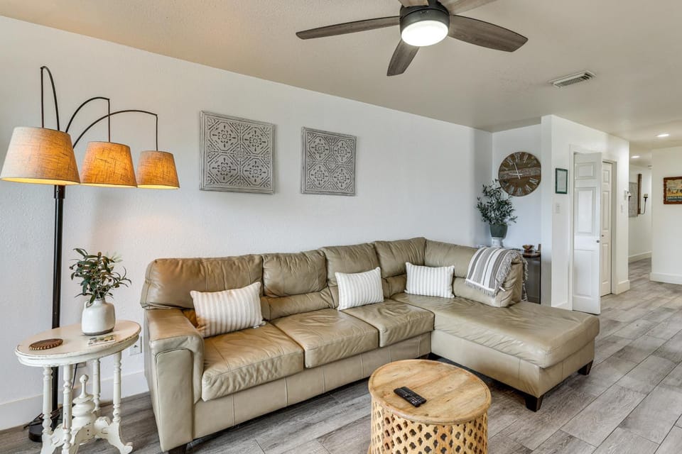 South Padre Island Getaway - Newly Renovated! House in South Padre Island