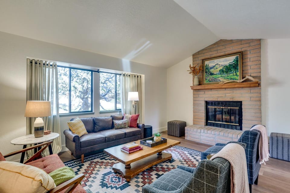 Pet-Friendly Escape w/ Game Room & Fire Pit! House in Sierra Nevada